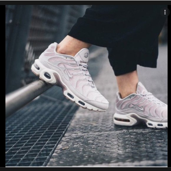 Nike Air Max Plus Women Velvet Particle Rose